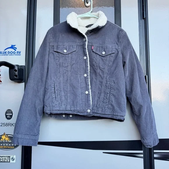 Womens Sherpa lined Levi’s Corduroy Jacket - Picture 7 of 8